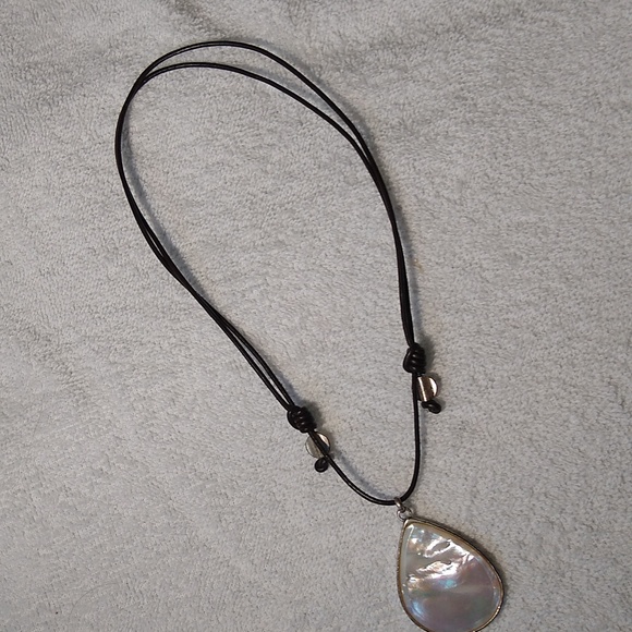 mother of pearl * pearlescent choker/necklace on leather * adjustable - Picture 6 of 12